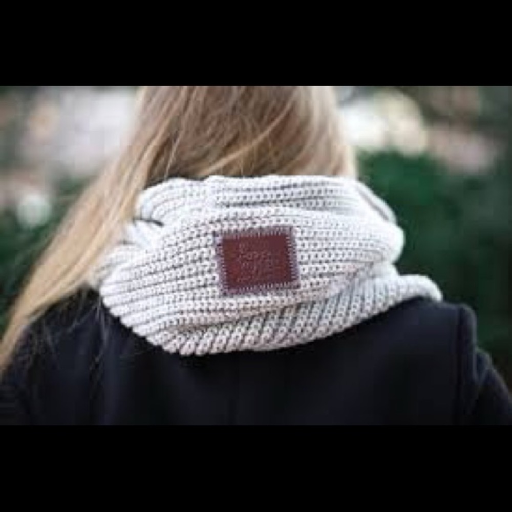 ✨NWT✨Love Your Melon // Infinity Scarf